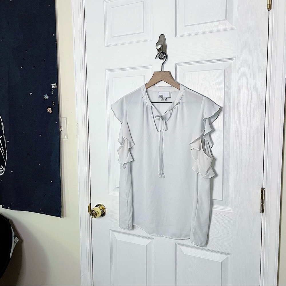 ✧･ﾟwhite ruffle cap sleeve blouse